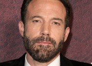 本·阿弗莱克(Ben Affleck)“有辣妹给他打电话”，但他还不能约会，原因有一个